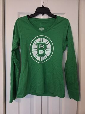 Fanatics Boston Bruins Green Long Sleeve Tee with White Center 'B' Logo Bergeron